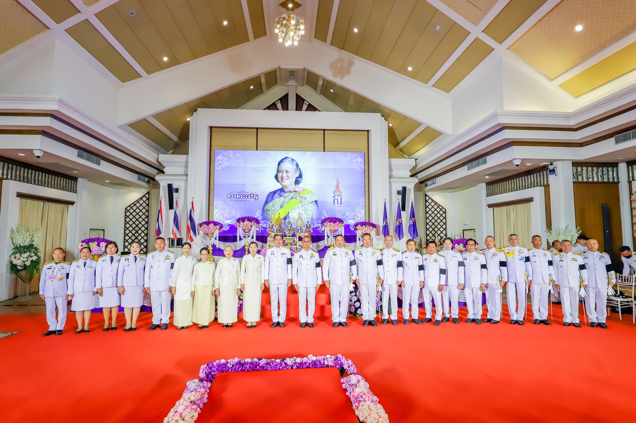 พช.เชียงใหม่ ร่วมพิธีเนื่องในวันคล้ายวันพระราชสมภพ สมเด็จพระกนิษฐาธิราชเจ้า กรมสมเด็จพระเทพรัตนราชสุดาฯ สยามบรมราชกุมารี และวันอนุรักษ์มรดกไทย ประจำปี 2569 🗓วันพฤหัสบดีที่ 2 เมษายน 2569 เวลา 09.00 น. ณ หอประชุมเฉลิมพระเกียรติ 80 พรรษา องค์การบริหารส่วนจังหวัดเชียงใหม่ นายรัฐพล นราดิศร ผู้ว่าราชการจังหวัดเชียงใหม่ นำส่วนราชการ ศาล ทหาร ตำรวจ เหล่ากาชาด และพสกนิกรชาวจังหวัดเชียงใหม่  ร่วมพิธีเจริญพระพุทธมนต์ถวายเป็นพระราชกุศล  วางพานพุ่มดอกไม้สดถวายราชสักการะ และลงนามถวายพระพร เนื่องในโอกาสวันคล้